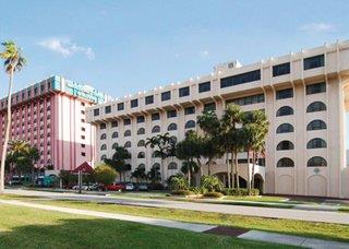 Urlaub im Clarion Inn & Suites Miami Airport - hier günstig online buchen