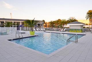 Urlaub im Clarion Inn & Suites Across From Universal Orlando Resort Hotel - hier günstig online buchen