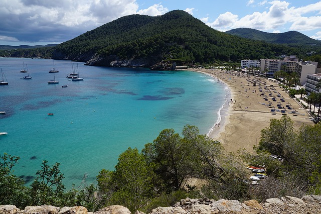 Günstigen Ibiza Urlaub online buchen